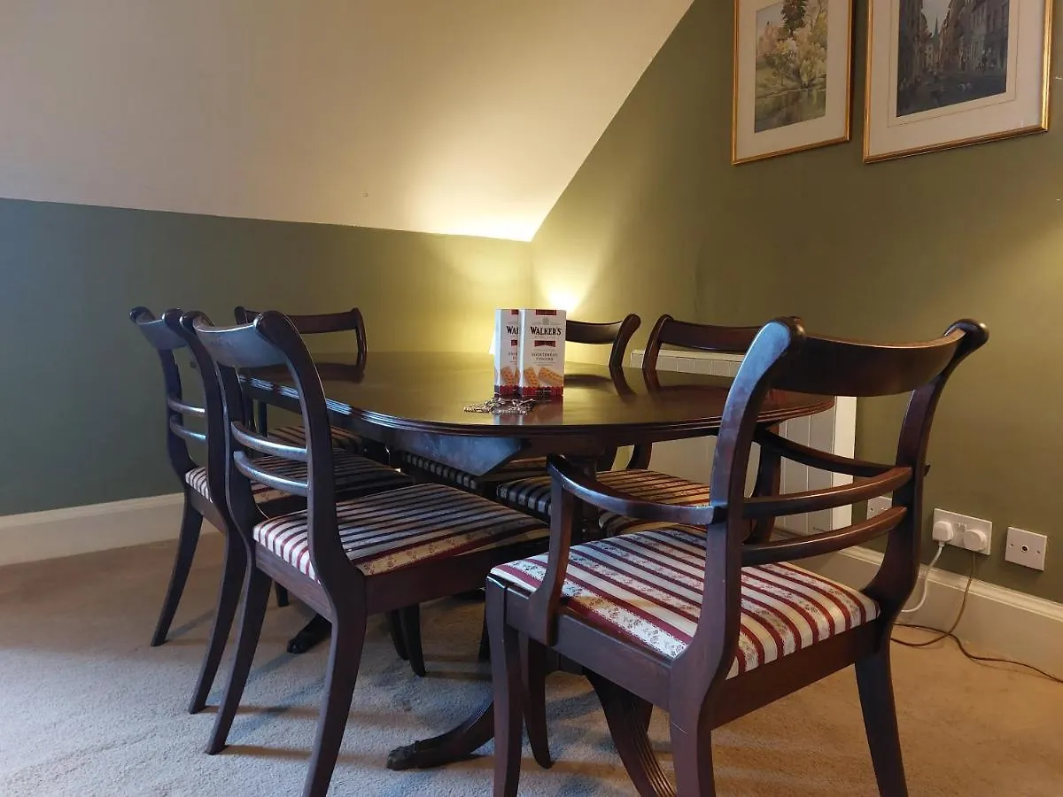 Stunning 5Br Royal Mile Penthouse Apartment Edinburgh