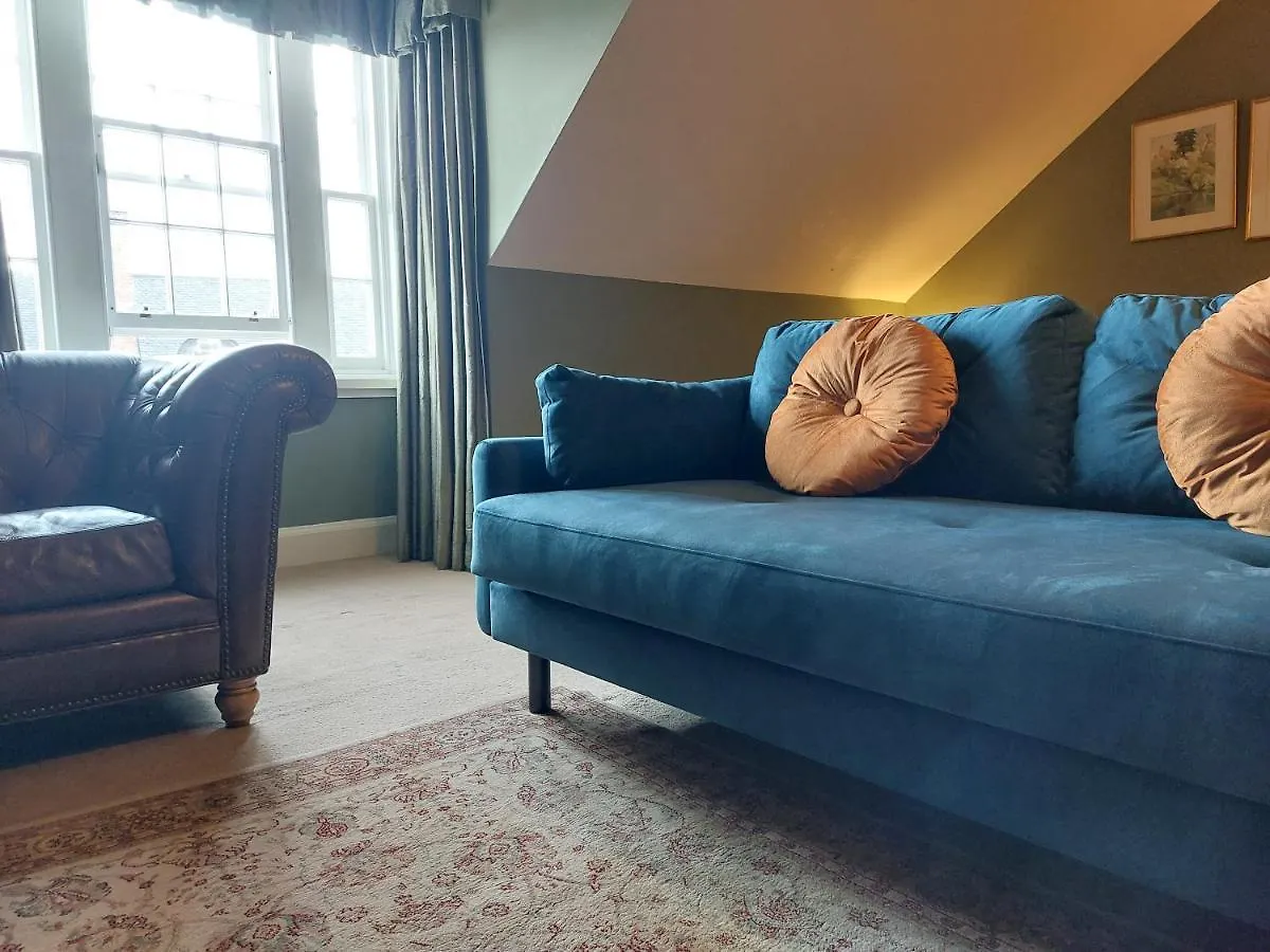 Stunning 5Br Royal Mile Penthouse Apartment Edinburgh