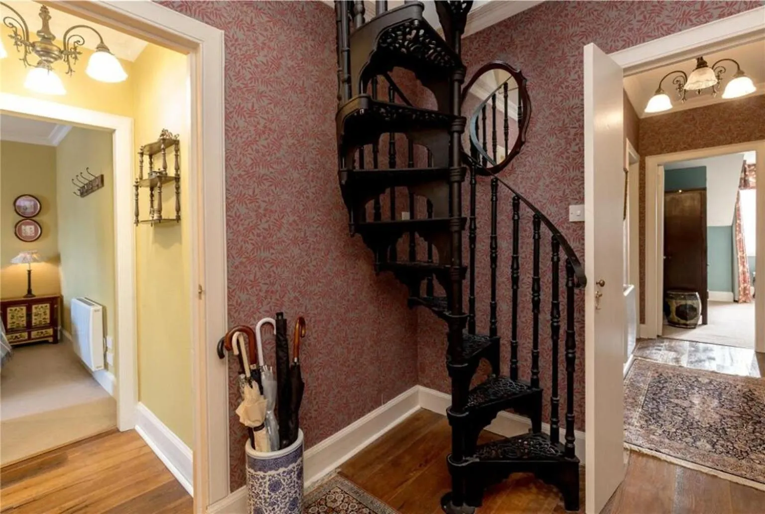 Stunning 5Br Royal Mile Penthouse Apartment Edinburgh