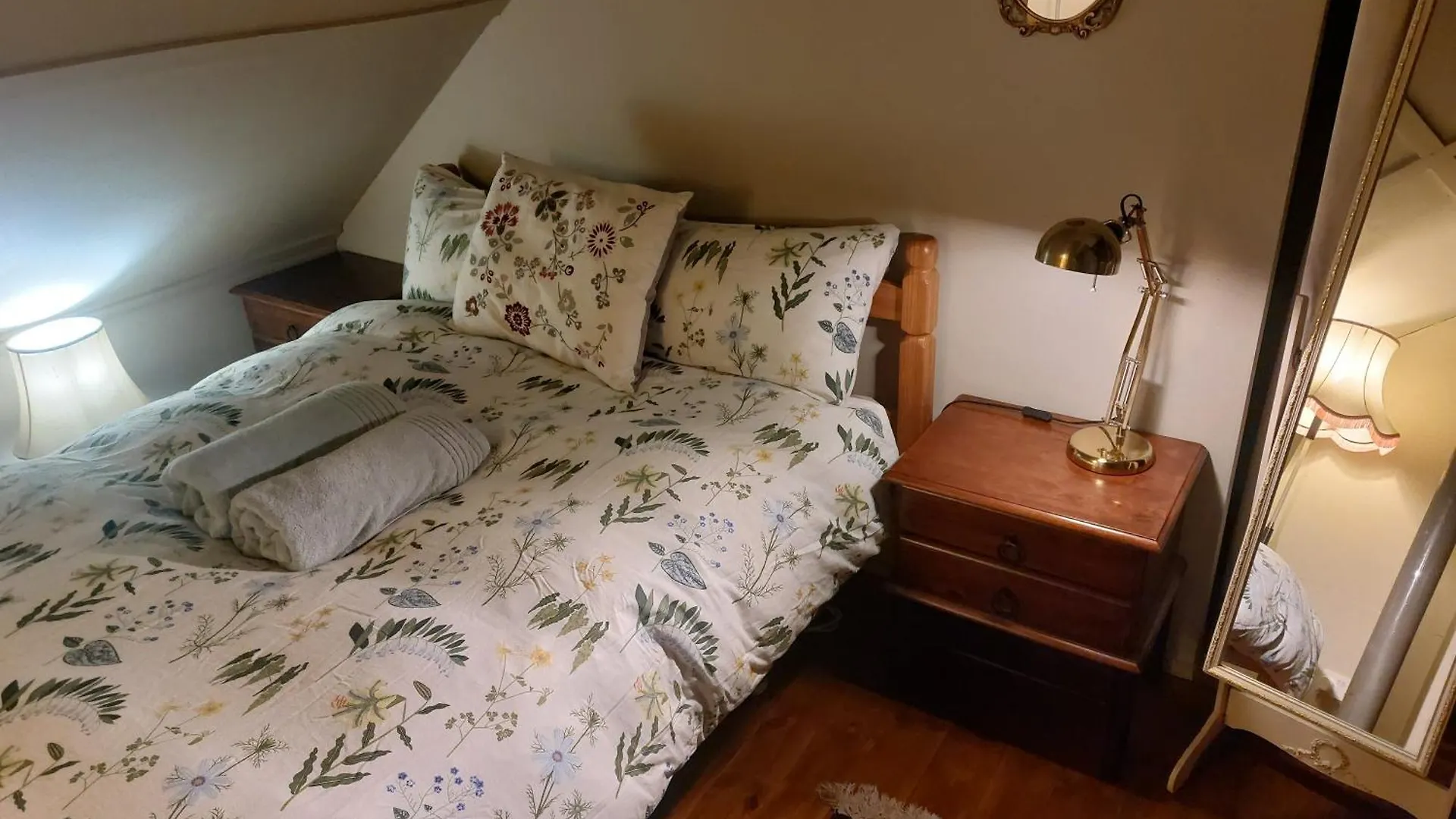 Stunning 5Br Royal Mile Penthouse Apartment Edinburgh United Kingdom